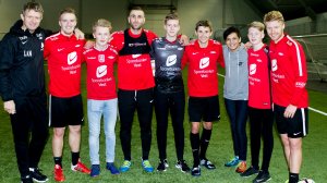 MOT drømmedag: Lars Arne Nilsen, Dani Hatakka, Hans Inge Dahl (14), Azar Karadas, Andreas Askevold Sørsten (14), Steffen Lie Skålevik, Christopher Gjerde (14), Sondre Alvheim Sivertsen (14) og Sivert Heltne Nilsen.