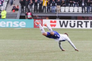 Gilli Rólantsson feirer scoring mot Andorra 4. september 2017.