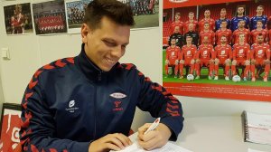 NY KONTRAKT: Nå er det klart at Manu Torres forlenger avtalen sin frem til 2019. Han kom fra Hødd, der han hadde jobbet med Lars Arne Nilsen, før årets sesong.