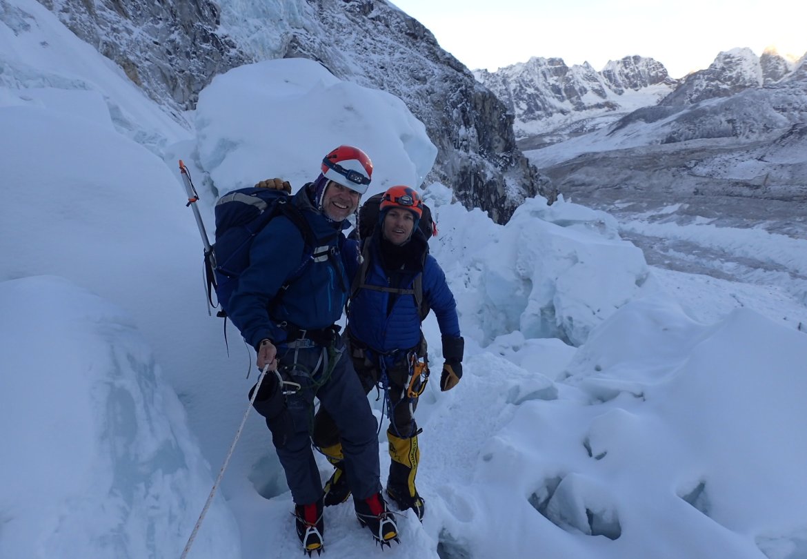 På vei gjennom brefallet fra Everest Base Camp på 5.400 meter til Camp 1 på 6.100 meter. Foto: privat.