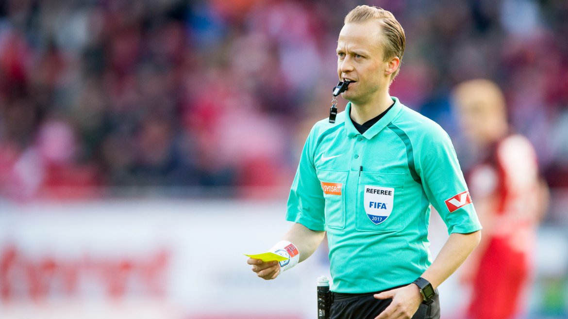 Dommer Ola Hobber Nilsen.