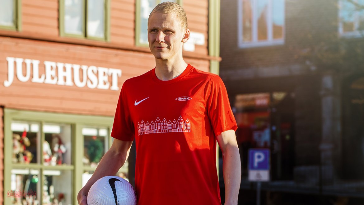 Bryggen-elementet preger også den nye oppvarmingstrøyen.