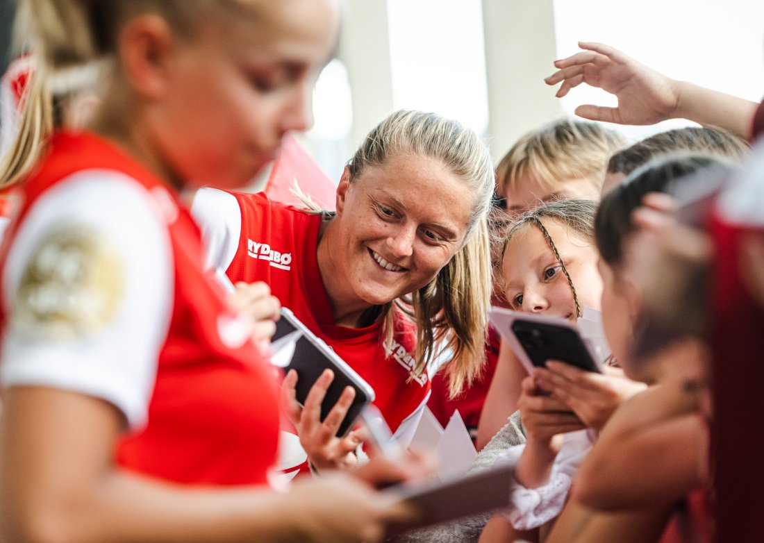 Maria Brochmann i Fanzone etter kampen mot Avaldsnes på Brann Stadion.