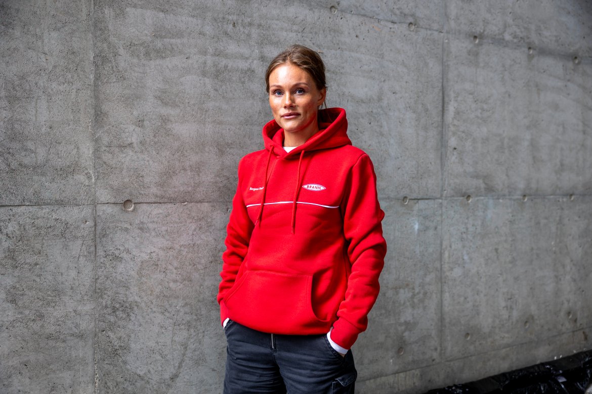 Hettegenseren er tilgjengelig i størrelsene S–3XL. Den kommer også i barnestørrelser.