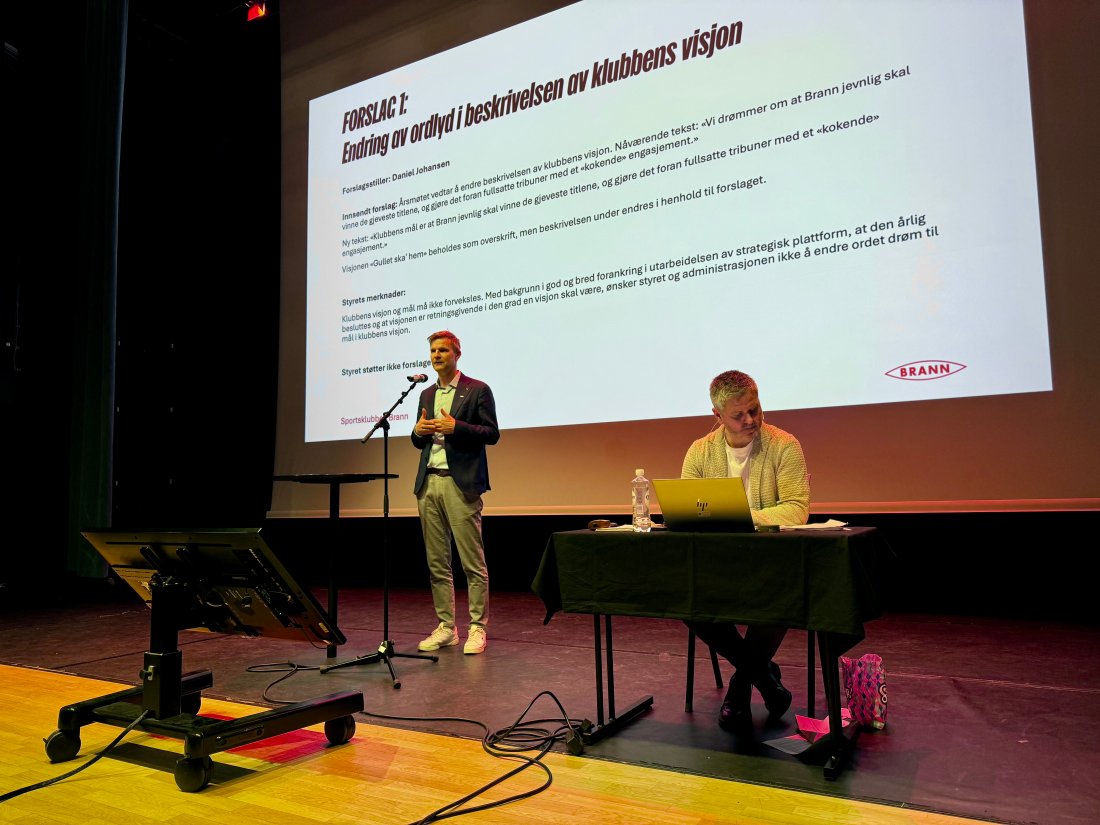 Christian Kalvenes (til venstre) og dirigent Eivind Bolstad-Nævdal