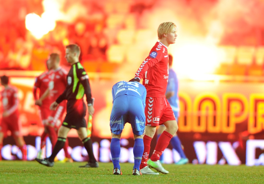 Brann - Tromsø. Tromsø og Josh Pritchard må ned i Adecco-ligaen etter 1-4 tap i eliteseriekampen i fotball mellom Brann og Tromsø på Brann stadion søndag kveld. Branns Håkon Lorentzen (t.h.) scoret kampens siste mål. Foto: Marit Hommedal / NTB