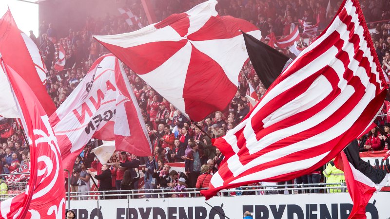 Sånn ser det ut på tribunene når Brann inviterer til 16. mai-fest.